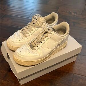 Nike White Low-Top Sneakers with Classic Design